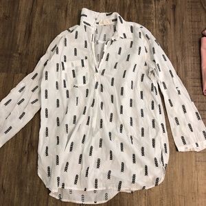 Women’s light button down top